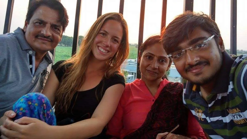 Naiara Lofgren com colegas durante período de formação internacional